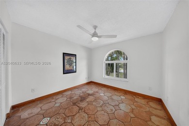 Beautifully remodeled 2-bedroom, 2-bath corner single-family - photo 18