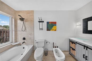 Beautifully remodeled 2-bedroom, 2-bath corner single-family - photo 20