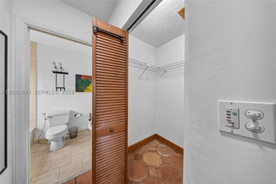 Beautifully remodeled 2-bedroom, 2-bath corner single-family - photo 24