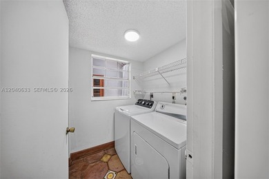 Beautifully remodeled 2-bedroom, 2-bath corner single-family - photo 26