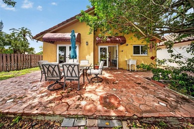 Beautifully remodeled 2-bedroom, 2-bath corner single-family - photo 30