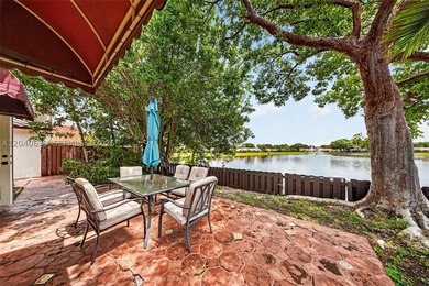 Beautifully remodeled 2-bedroom, 2-bath corner single-family - photo 32