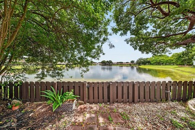 Beautifully remodeled 2-bedroom, 2-bath corner single-family - photo 34