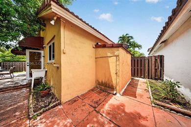 Beautifully remodeled 2-bedroom, 2-bath corner single-family - photo 37