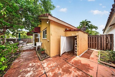 Beautifully remodeled 2-bedroom, 2-bath corner single-family - photo 38