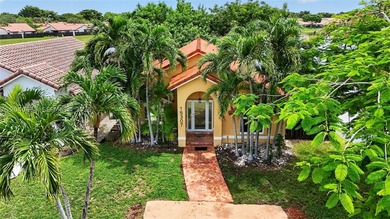 Beautifully remodeled 2-bedroom, 2-bath corner single-family - photo 42