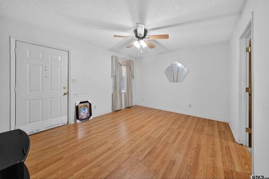 Discover the perfect blend of comfort and space in this - photo 6