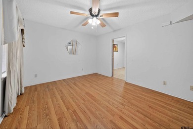 Discover the perfect blend of comfort and space in this - photo 7