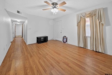 Discover the perfect blend of comfort and space in this - photo 10