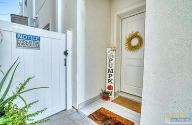 Perfect location on Gulf Blvd featuring 5BR/5BA that was built - photo 2