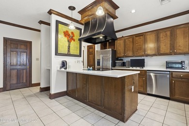 Properties like this with such warmth and character don't come - photo 11
