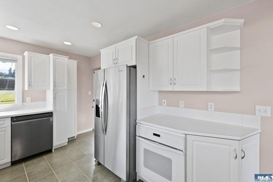 This Classic Cherry Hill home is a delight! Great layout with - photo 14