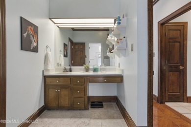 Properties like this with such warmth and character don't come - photo 21