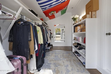 Properties like this with such warmth and character don't come - photo 24