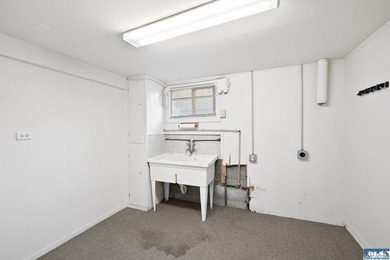This Classic Cherry Hill home is a delight! Great layout with - photo 27