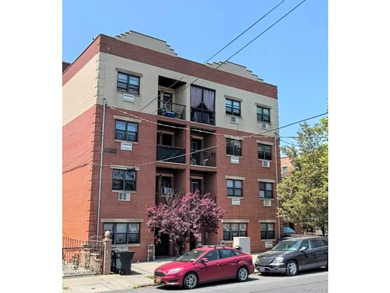 Calling all investors! Welcome to 2543-45 Bronxwood Ave, a fully - photo 1