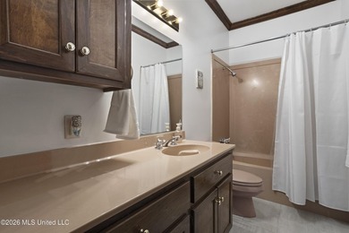 Properties like this with such warmth and character don't come - photo 32