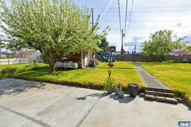 This Classic Cherry Hill home is a delight! Great layout with - photo 32