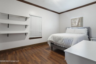 Properties like this with such warmth and character don't come - photo 33