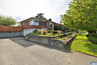 This Classic Cherry Hill home is a delight! Great layout with - photo 46