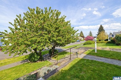 This Classic Cherry Hill home is a delight! Great layout with - photo 48