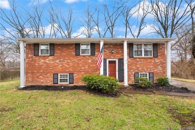 (private lake, pond, creek) Home For Sale in Jeffersonville Indiana