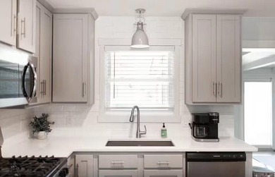 Beautifully remodeled home (2021) with Arkansas River views - photo 14