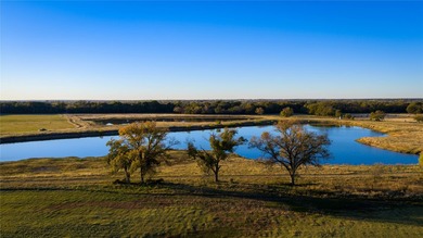 Finding nearly 1,000 acres of productive ranch land this close - photo 4