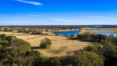 Finding nearly 1,000 acres of productive ranch land this close - photo 6