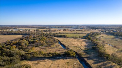 Finding nearly 1,000 acres of productive ranch land this close - photo 8