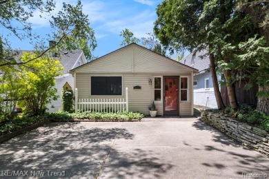 Lake Home Sale Pending in West Bloomfield, Michigan