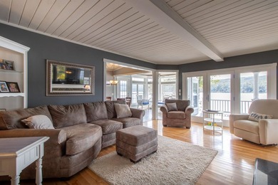 Phenomenal Crystal Lake setting for this exceptional property! - photo 13