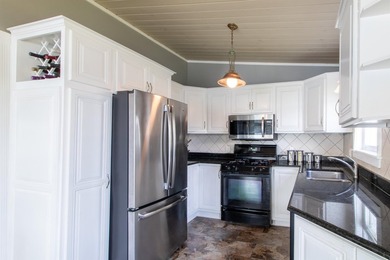 Phenomenal Crystal Lake setting for this exceptional property! - photo 14