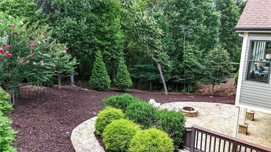 Welcome to your private retreat in the prestigious, gated Lake - photo 6