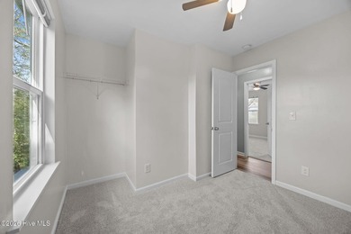 Like-NEW, turnkey home with a large backyard in downtown - photo 22