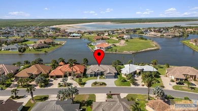 Beautiful custom-built 3BR/3.5BA lakeside home in the South - photo 2