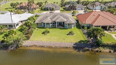 Beautiful custom-built 3BR/3.5BA lakeside home in the South - photo 4