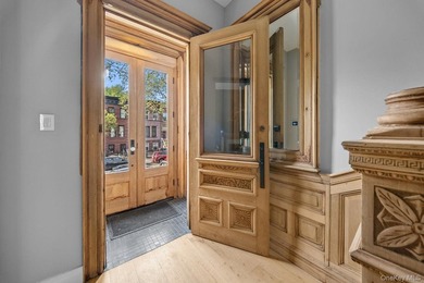 Set along a charming, tree-lined stretch of Bedford-Stuyvesant - photo 2