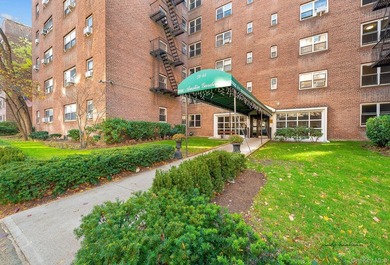 Prime Location - Spacious 1 Bedroom with Southern Exposure, Low - photo 1