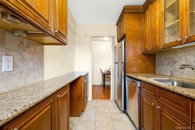Prime Location - Spacious 1 Bedroom with Southern Exposure, Low - photo 8