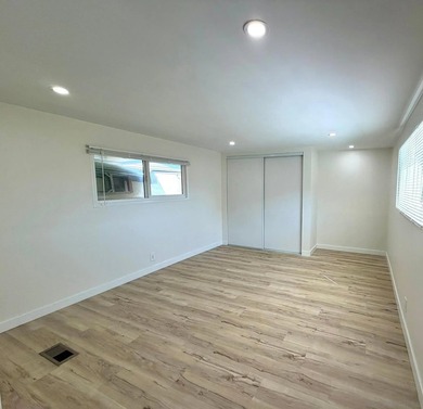 Fully remodeled 2-bedroom, 1 bathroom manufactured home - photo 8