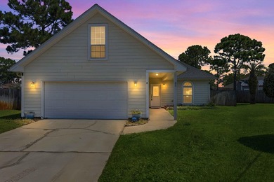 Recently updated Miramar Beach home on a cul-de-sac with a - photo 1