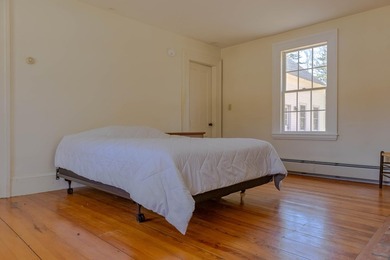 Some properties are simply rare. This one is a gem. Stretched - photo 21