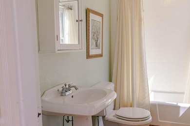 Some properties are simply rare. This one is a gem. Stretched - photo 38