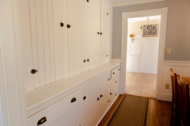 Some properties are simply rare. This one is a gem. Stretched - photo 49