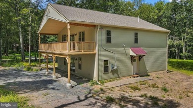 Custom-built 3-bedroom, 2.5 bath 2-story in the Pocono Mountain - photo 4