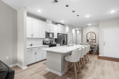 Spacious Garden Home with a private garage and a back porch - photo 5