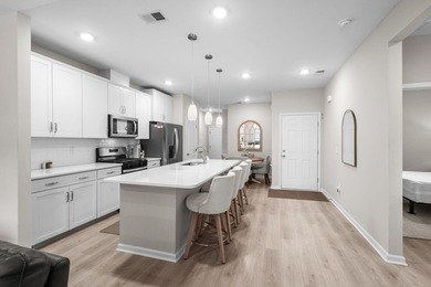 Spacious Garden Home with a private garage and a back porch - photo 6