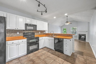 Welcome to this super cute 3-bedroom, 2-bathroom home perfectly - photo 14