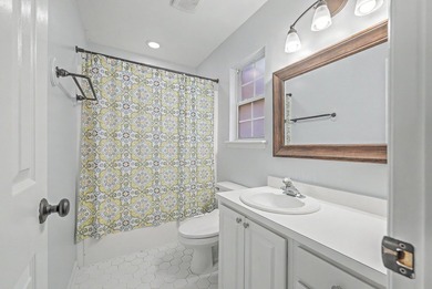 Welcome to this super cute 3-bedroom, 2-bathroom home perfectly - photo 21